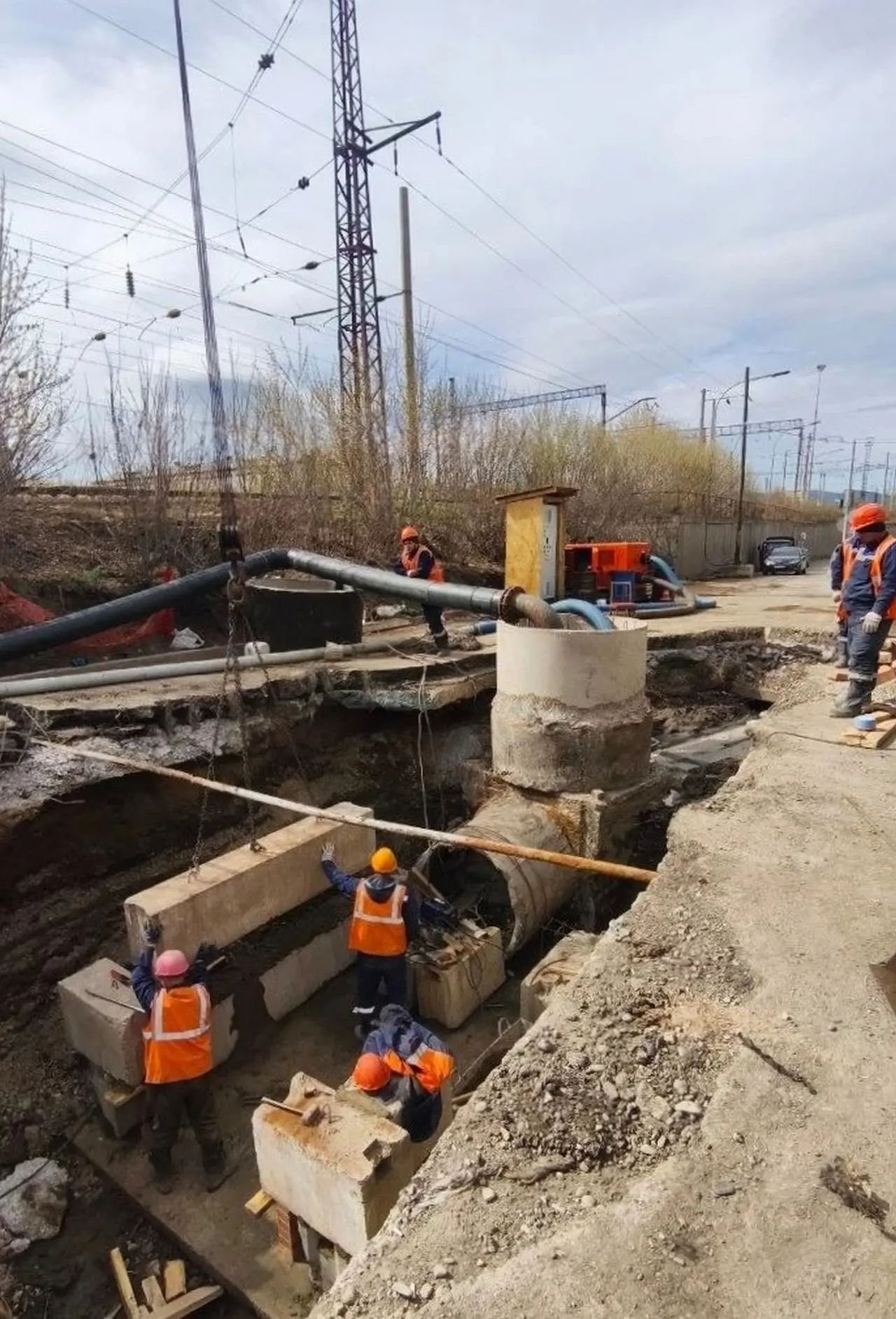 Коллектор на Семафорной отремонтируют до 31 мая