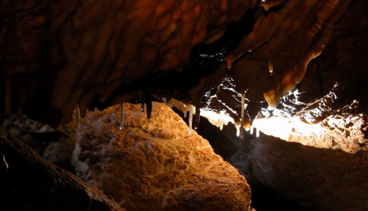 Внутри пещеры Партизанская