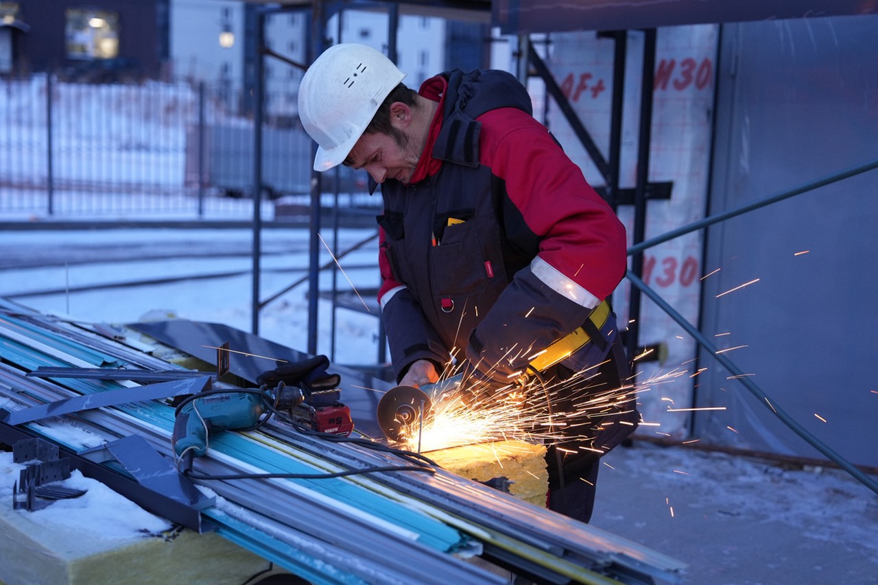 В Красноярске смонтировали коробку детсада на Вербной