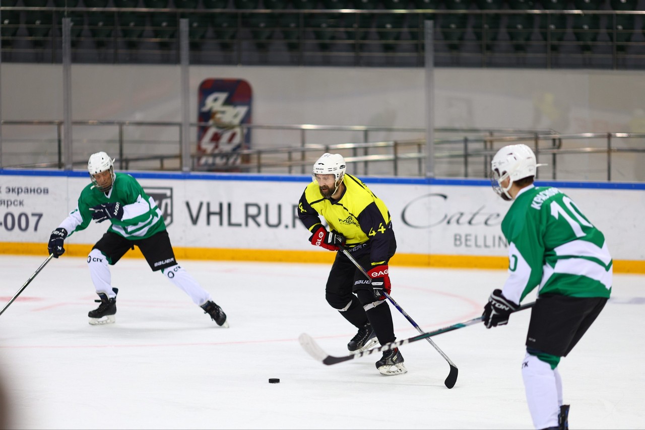 В Красноярске прошел мини-турнир по хоккею с шайбой среди команд СГК
