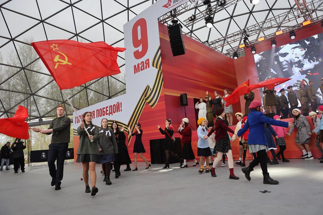 Более тысячи школьников превратили Татышев-парк в театр под открытым небом