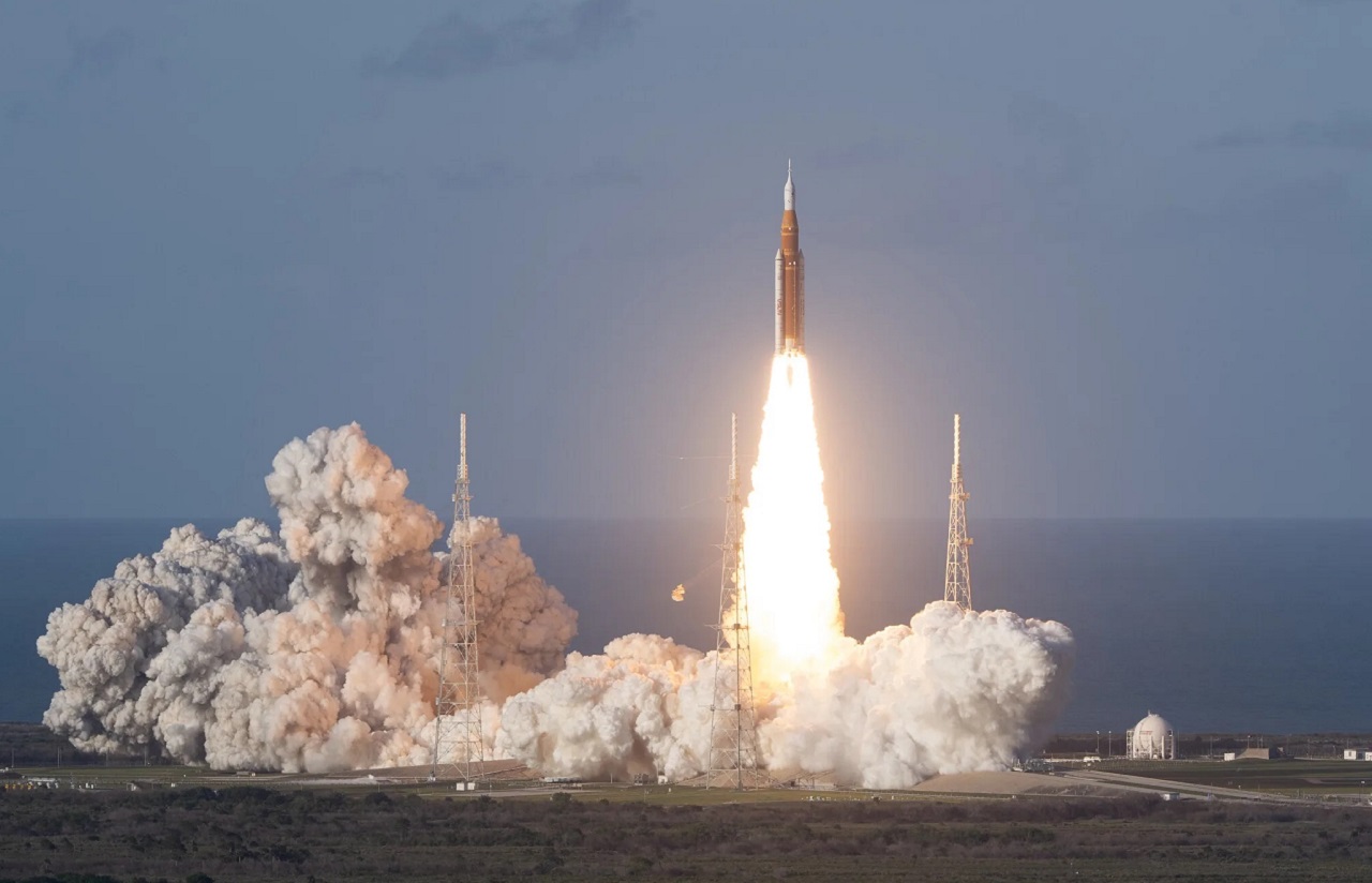 Старт ракеты к Луне