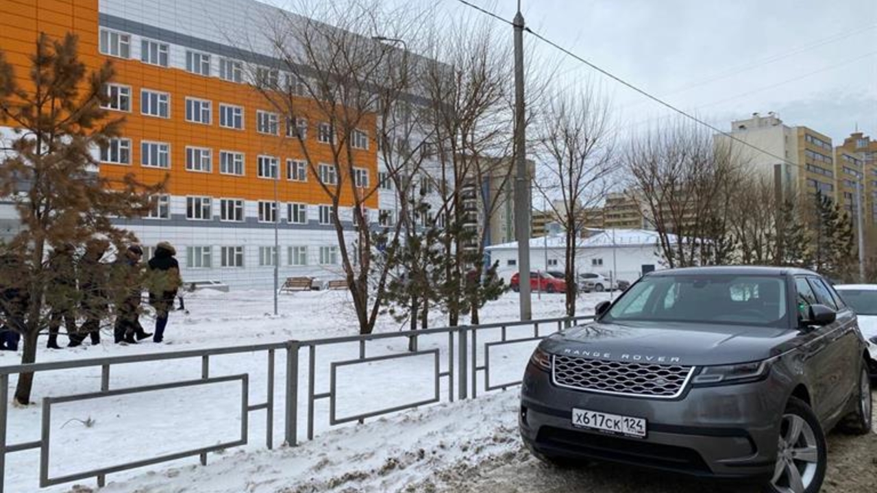 Парковке у поликлиники на Мартынова в Красноярске прибавят мест
