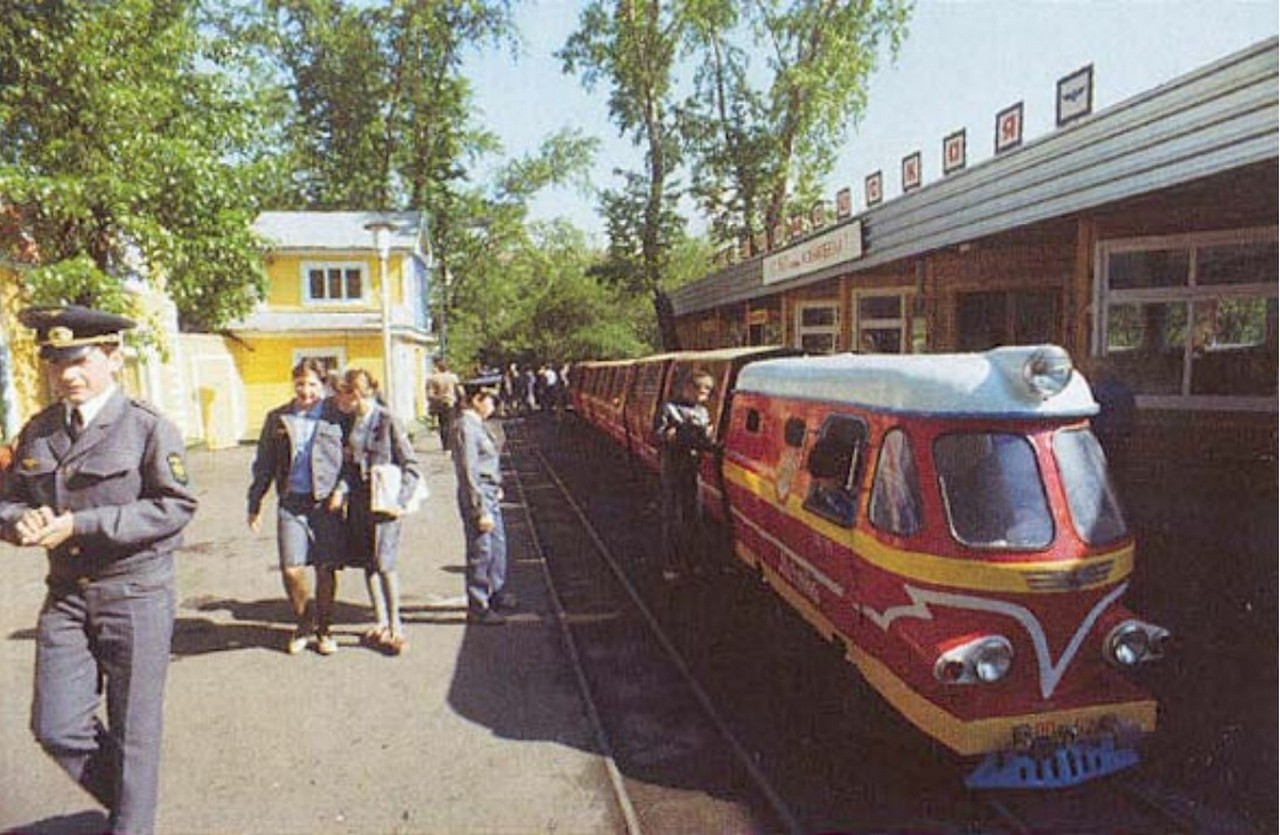 Тепловоз Юбилейный на станции Первомайская в 90-е