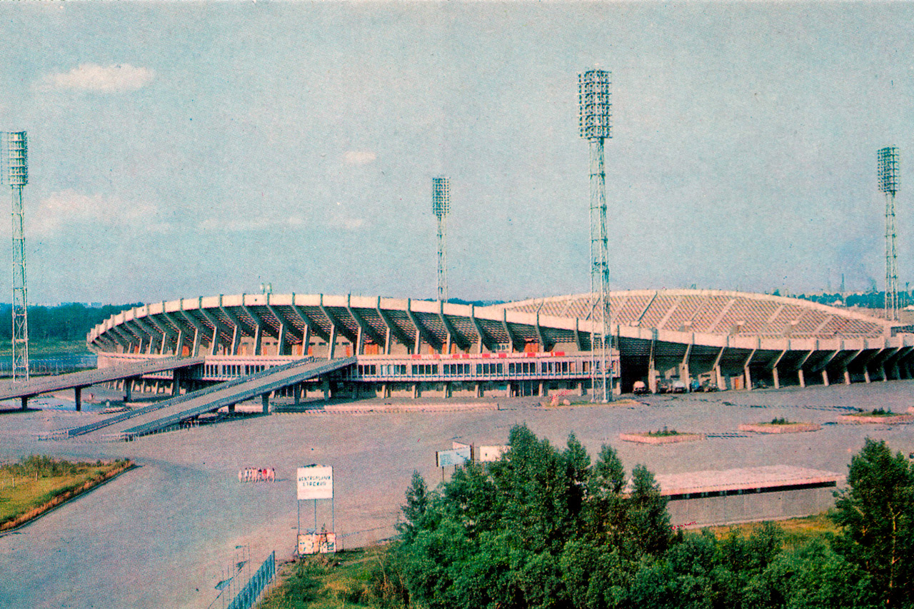Центральный стадион Красноярска на о. Отдыха в 1971 году