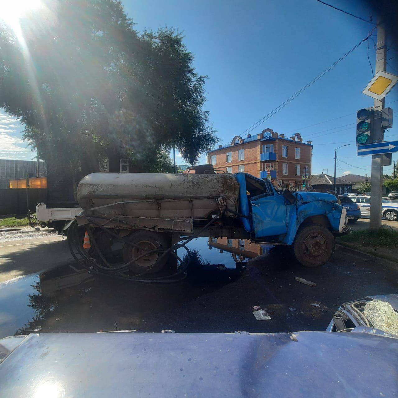 Автоцистерна ЗИЛ в ДТП