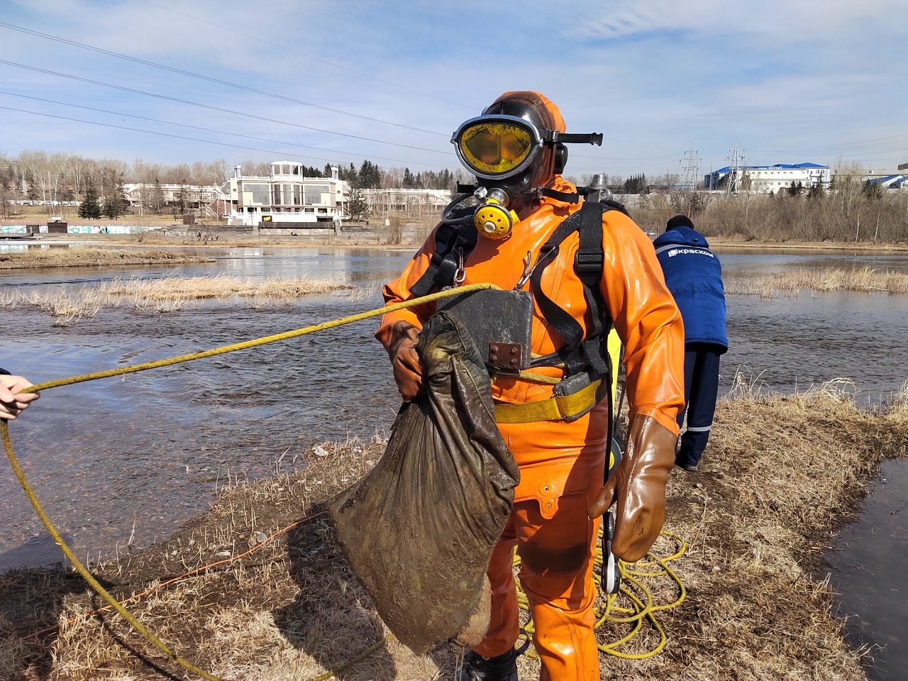 Подушку нашли в протоке впервые