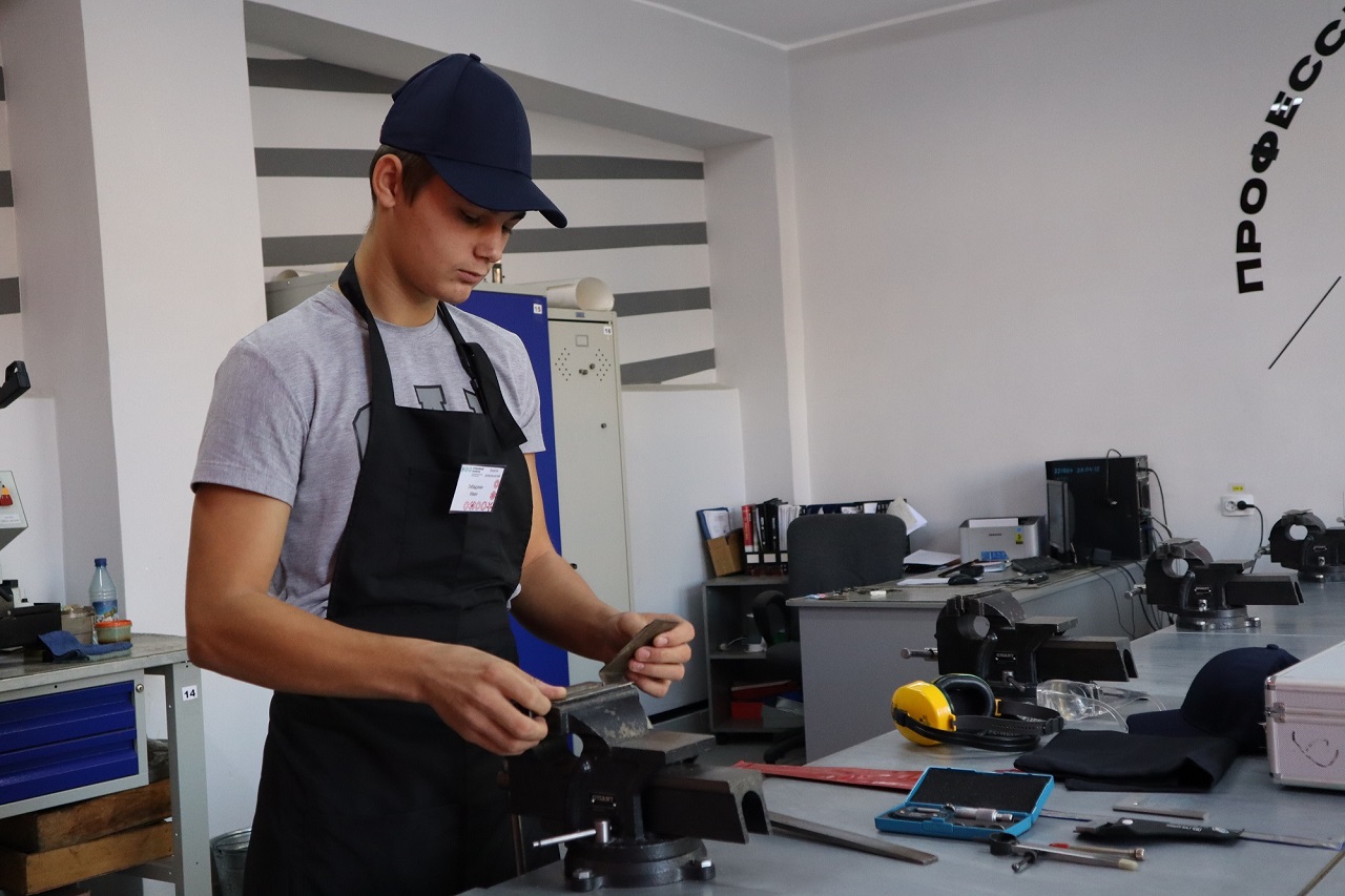 Стипендия Андрея Мельниченко для студентов