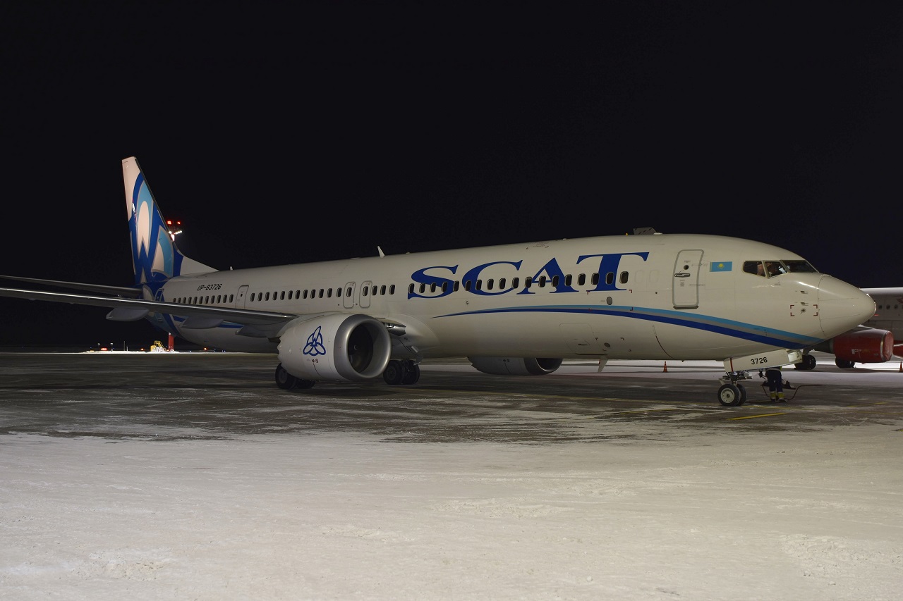 Самолет SCAT в аэропорту Красноярск