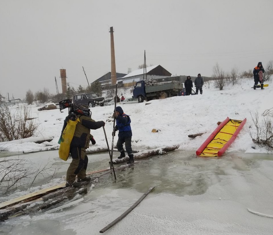 Рыбаков сняли со льдины