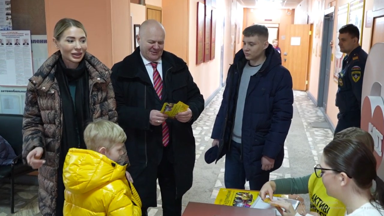 Владислав Логинов с семьей участвует в лотерее
