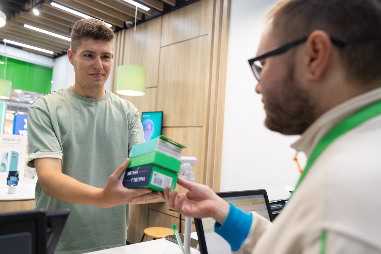 Выбор подарка в магазине, гаджеты