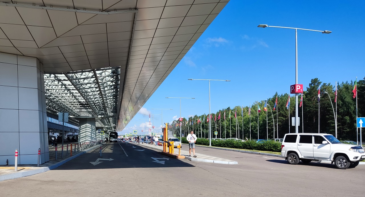 Парковка в аэропорту