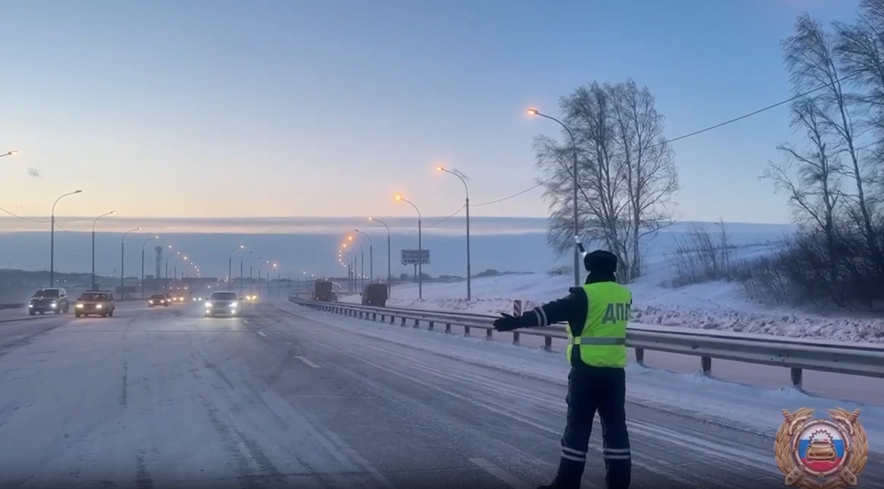 Массовая авария перекрыла федеральную трассу под Красноярском