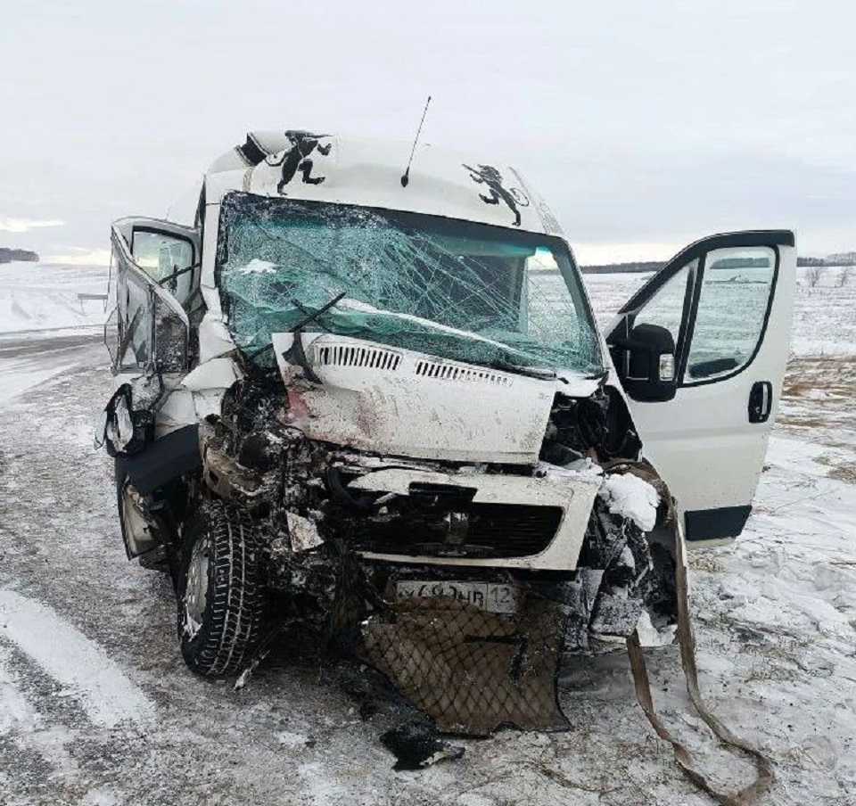 Микроавтобус в ДТП