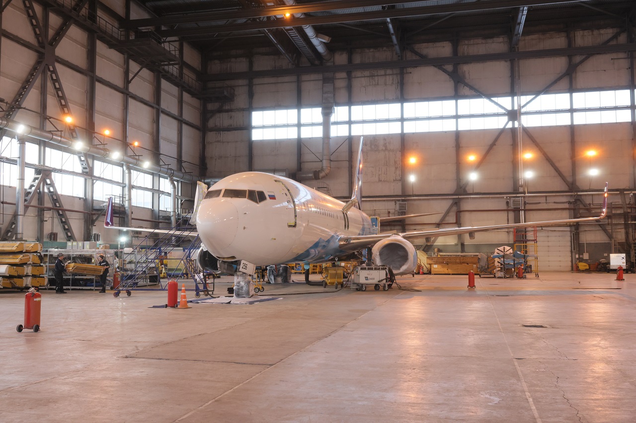 Самолет "КрасАвиа" в цеху
