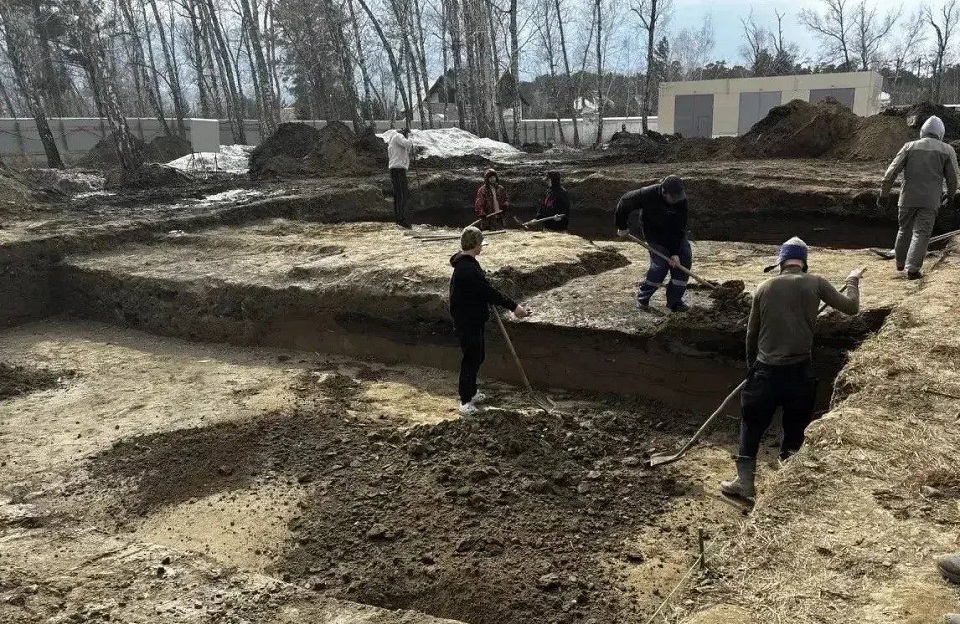 Раскопки у Свято-Успенского монастыря