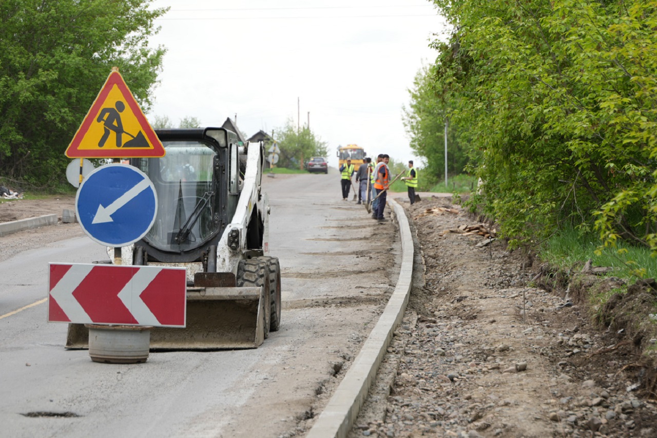 В Красноярске на правобережье ремонтируют востребованную у дачников дорогу