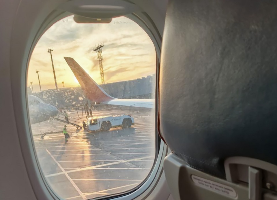 Самолет в аэропорту