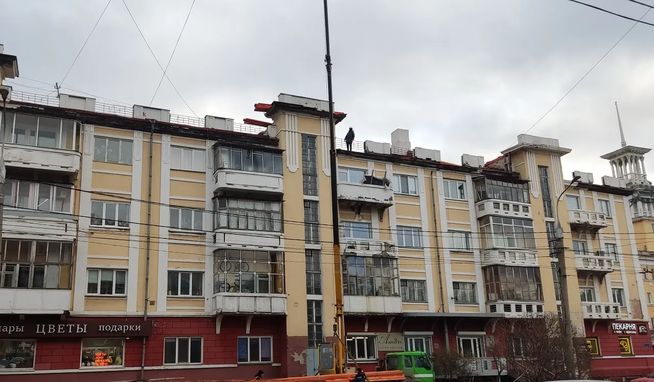 Ремонт крыши на Робеспьера