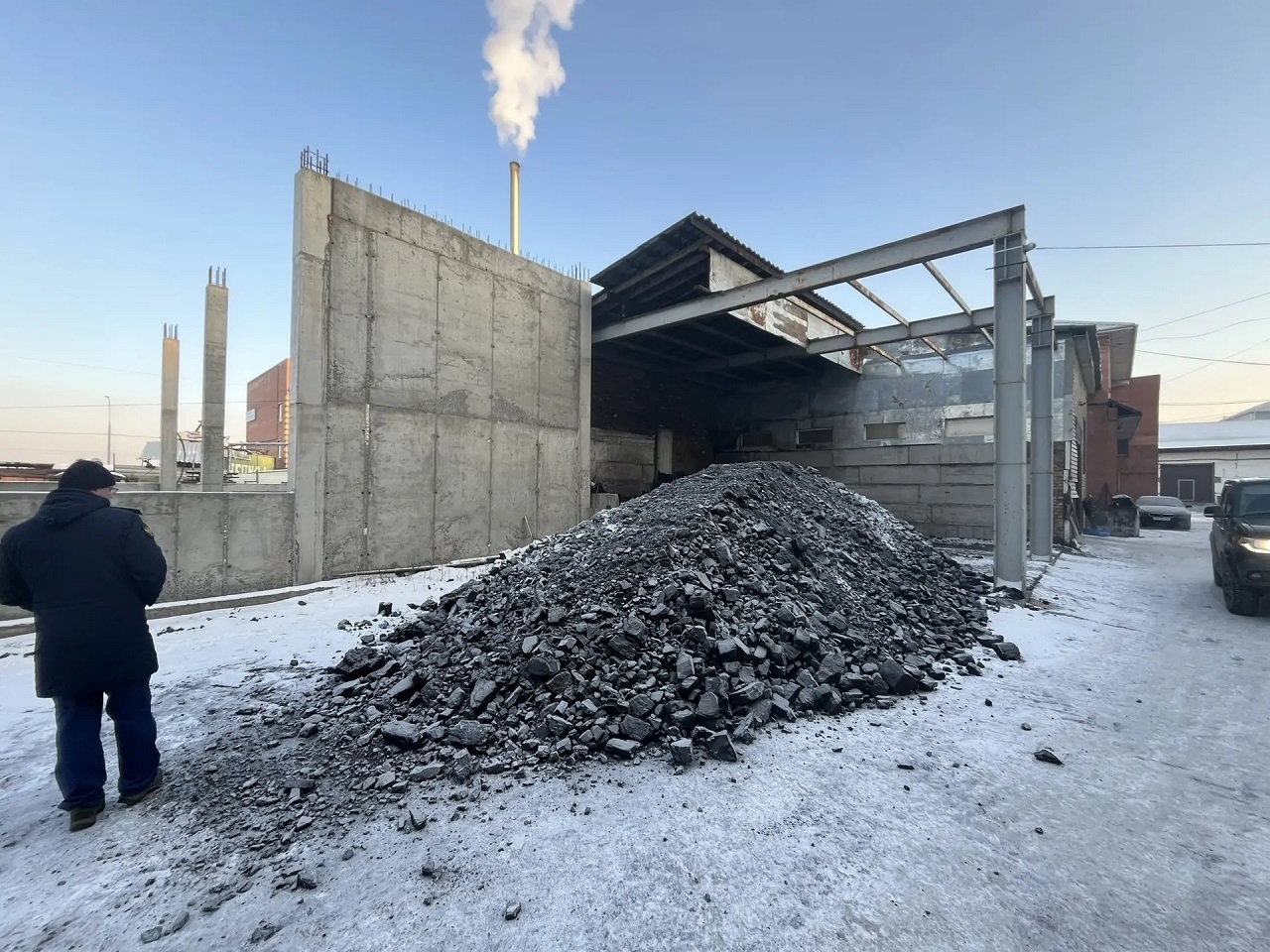 Уголь у котельной