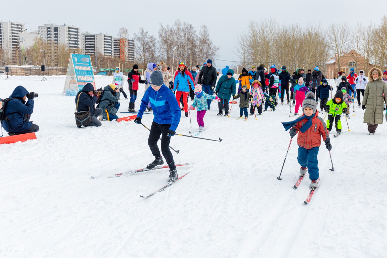 РУСАЛ вместе с Эн+ и Федерацией лыжных гонок России организовали День спорта «На лыжи!» в Красноярске