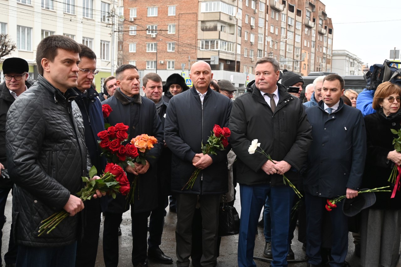 Открытие мемориальной доски Владимиру Долгих