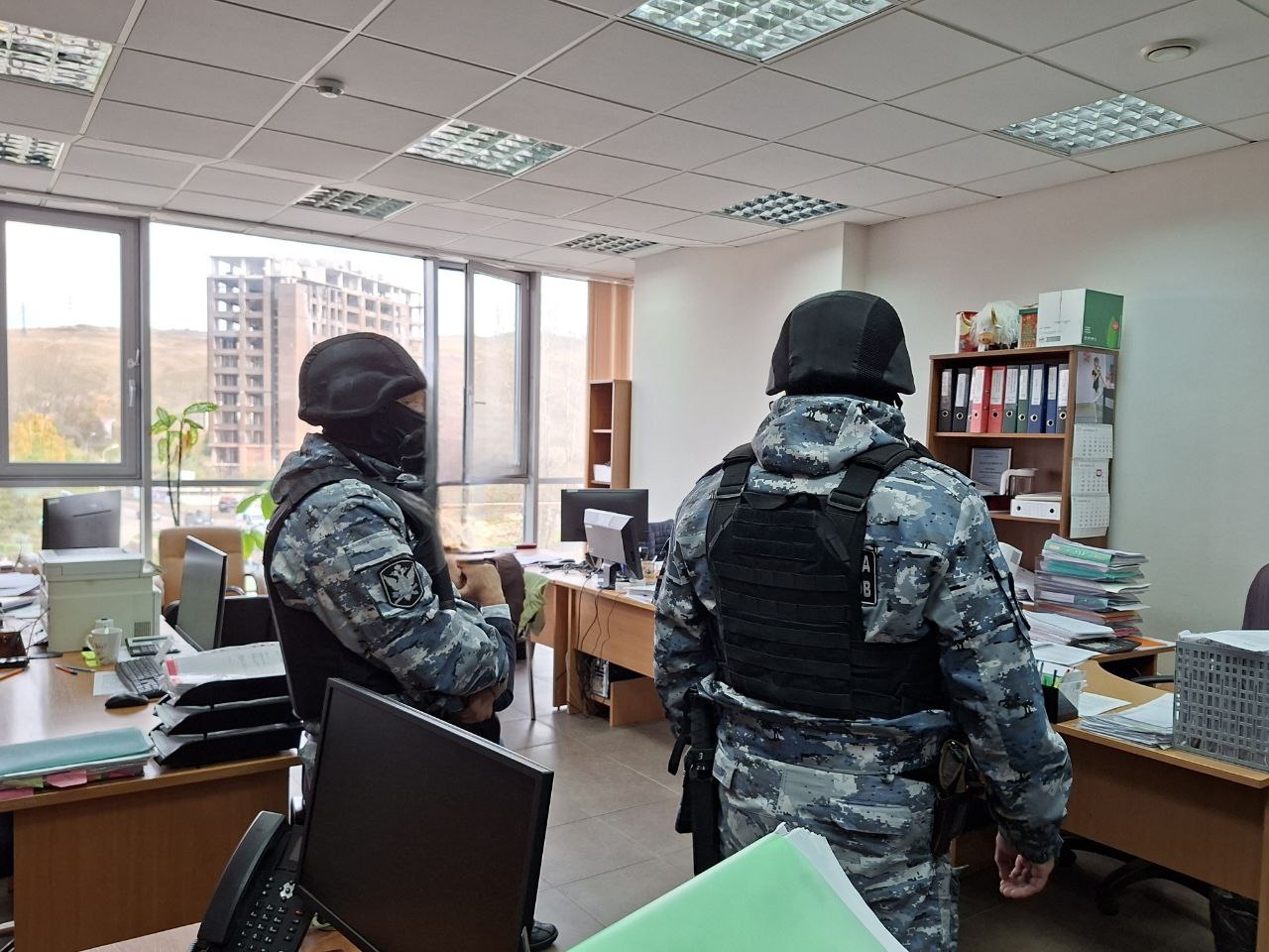 Приставы в центральном офисе УК