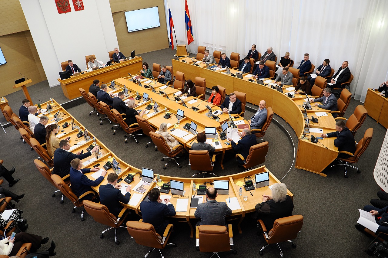 Депутаты на сессии