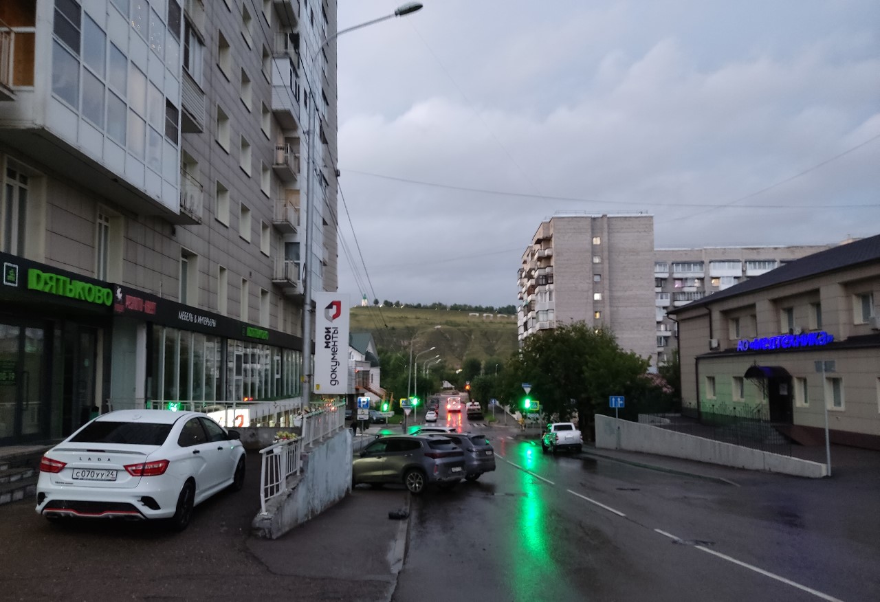Улица Кирова в сторону Ады Лебедевой
