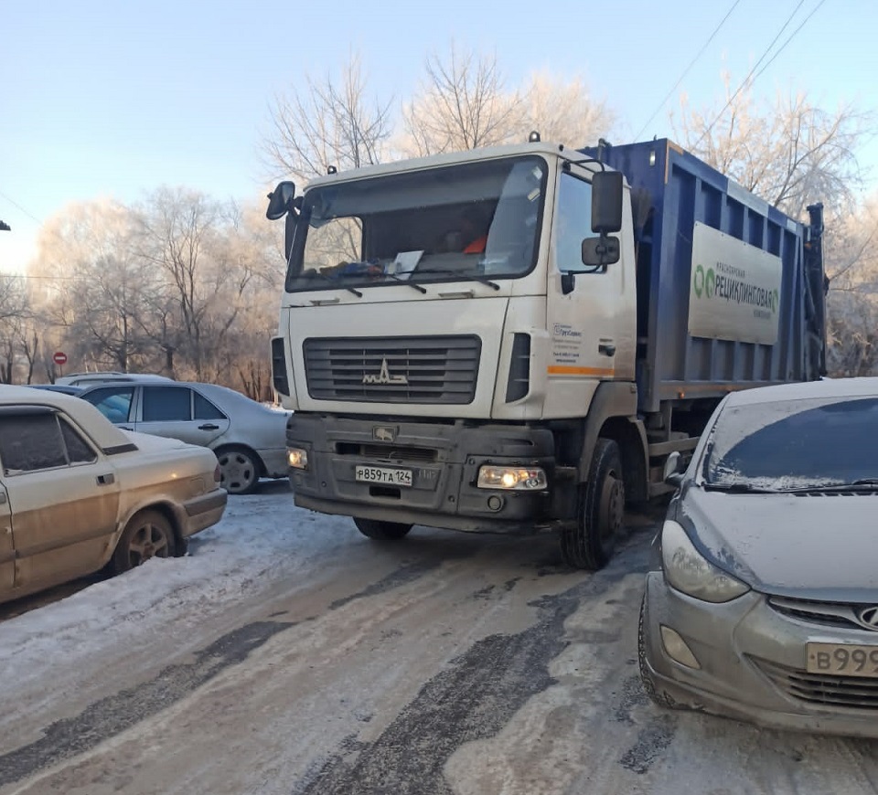 Вывозн мусора в праздники на ул. Тельмана