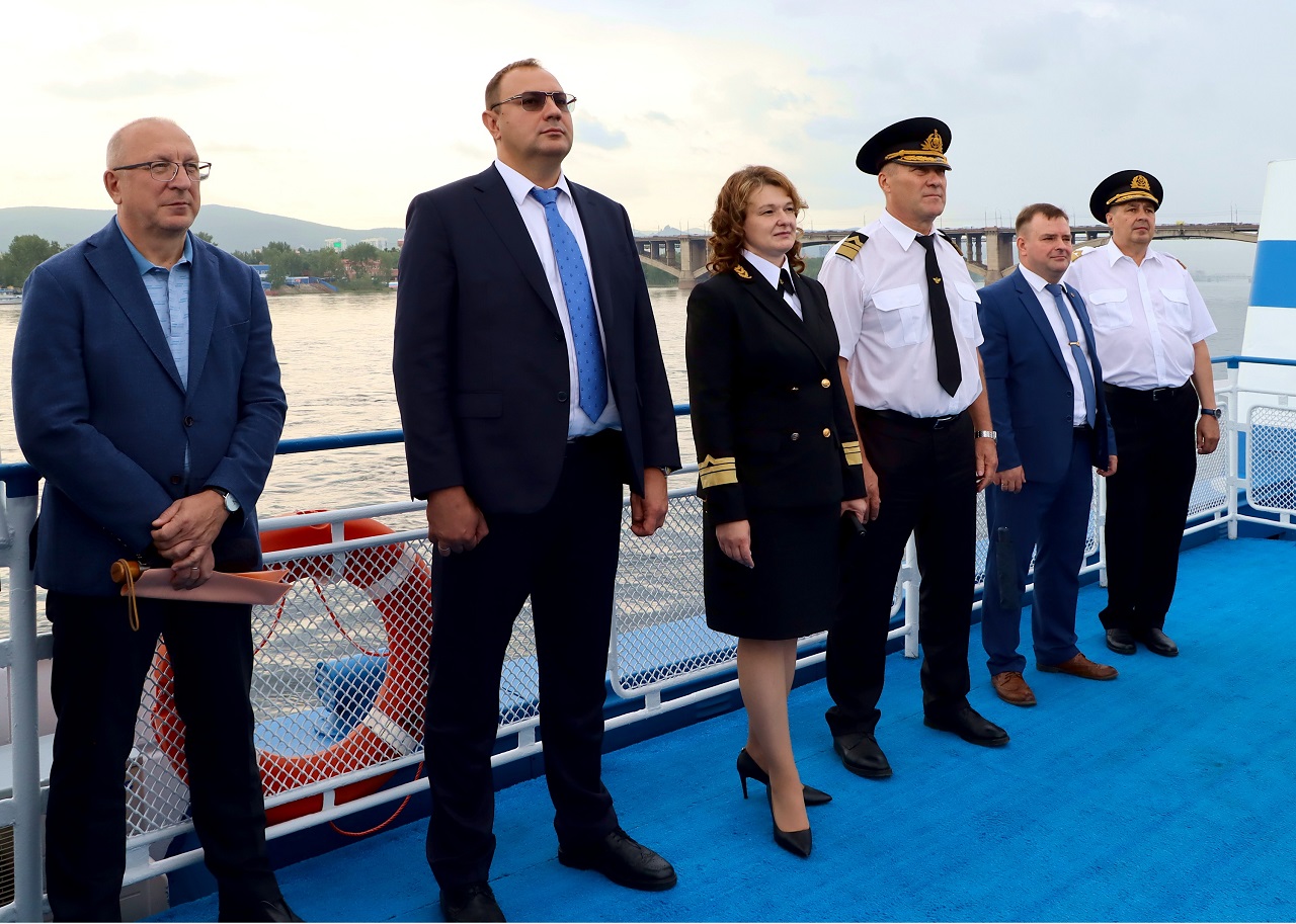 Поздравление речников с праздником, министр и руководство