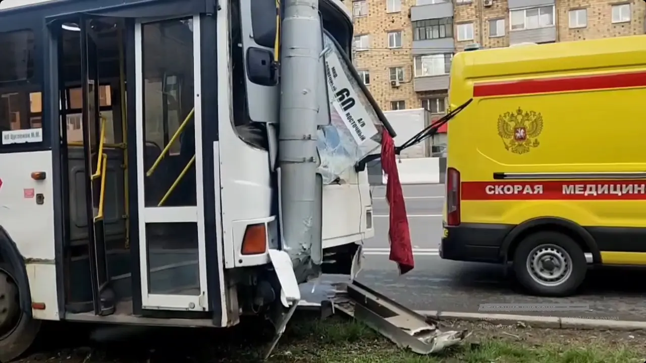 Авария с автобусом 60 на Партизана Железняка
