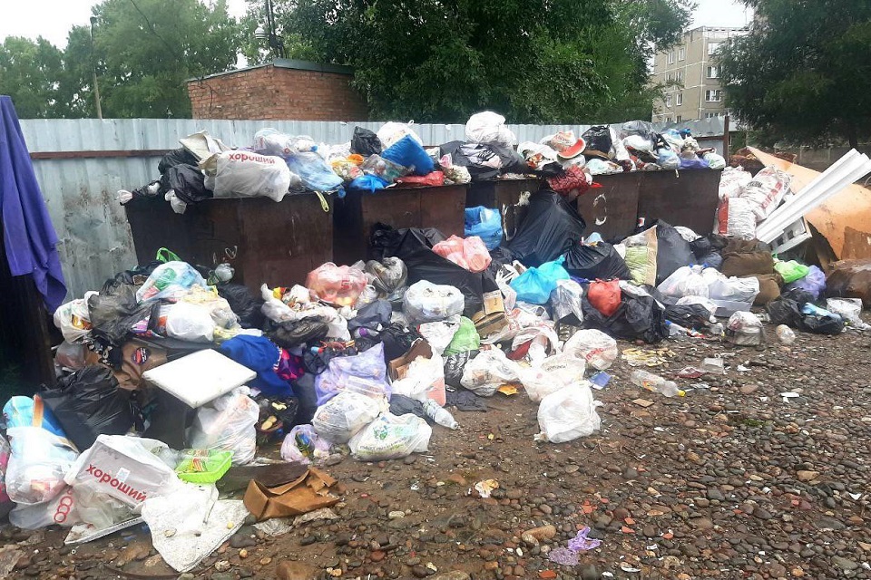 Юбилейный Минусинск завален мусором