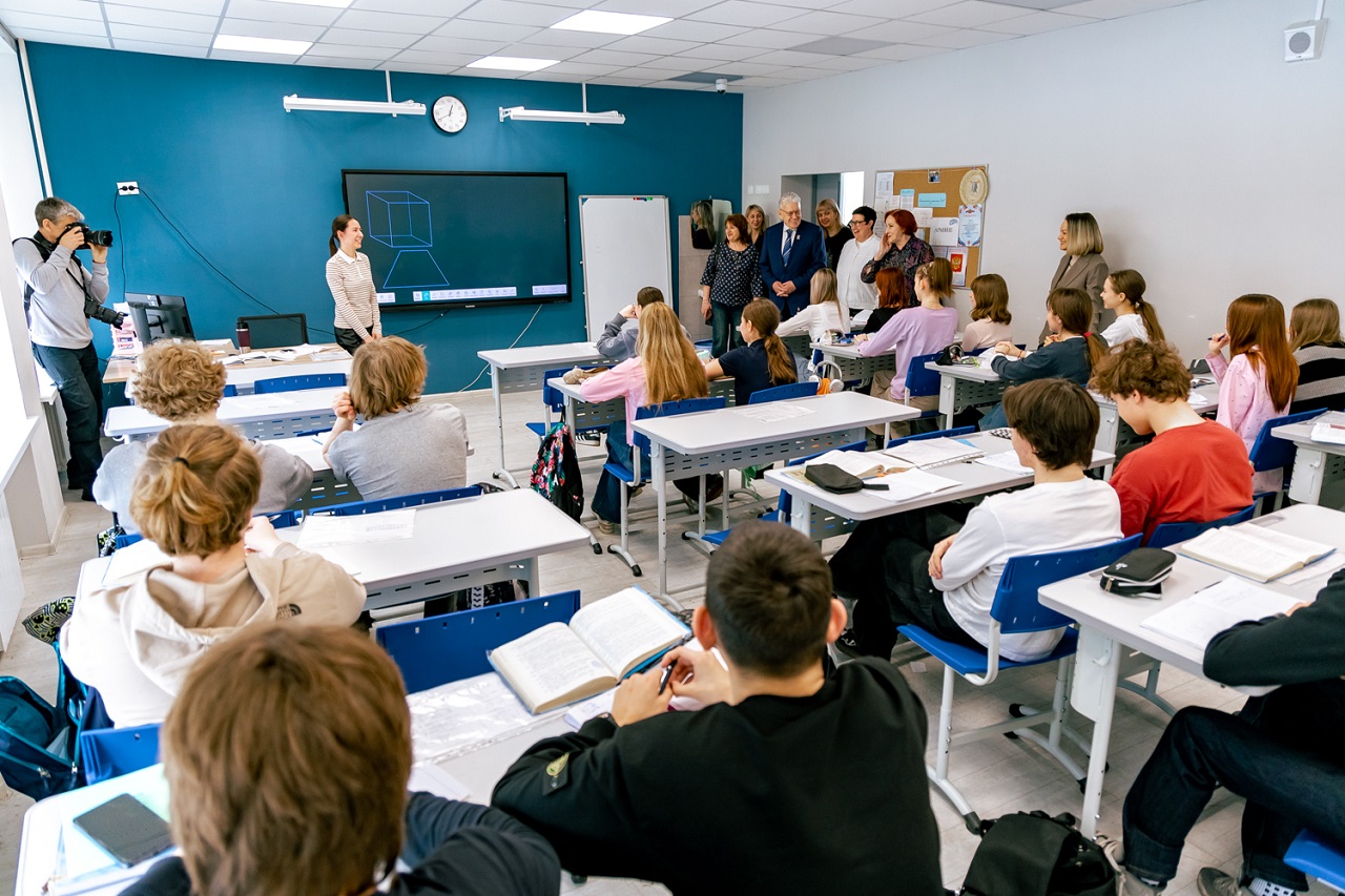 Депутаты в школе, школьный класс