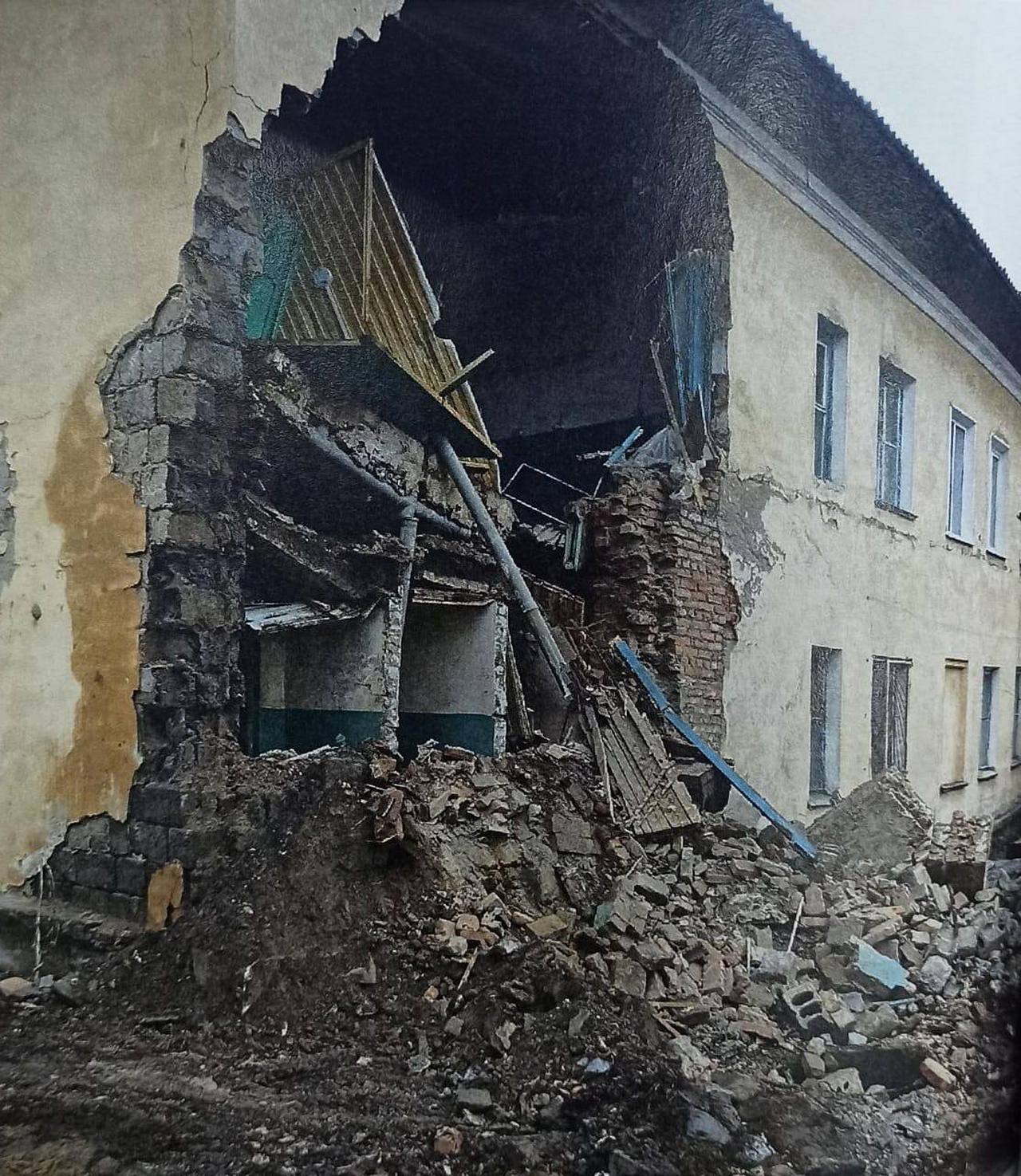 Обрушение стены дома в Канске