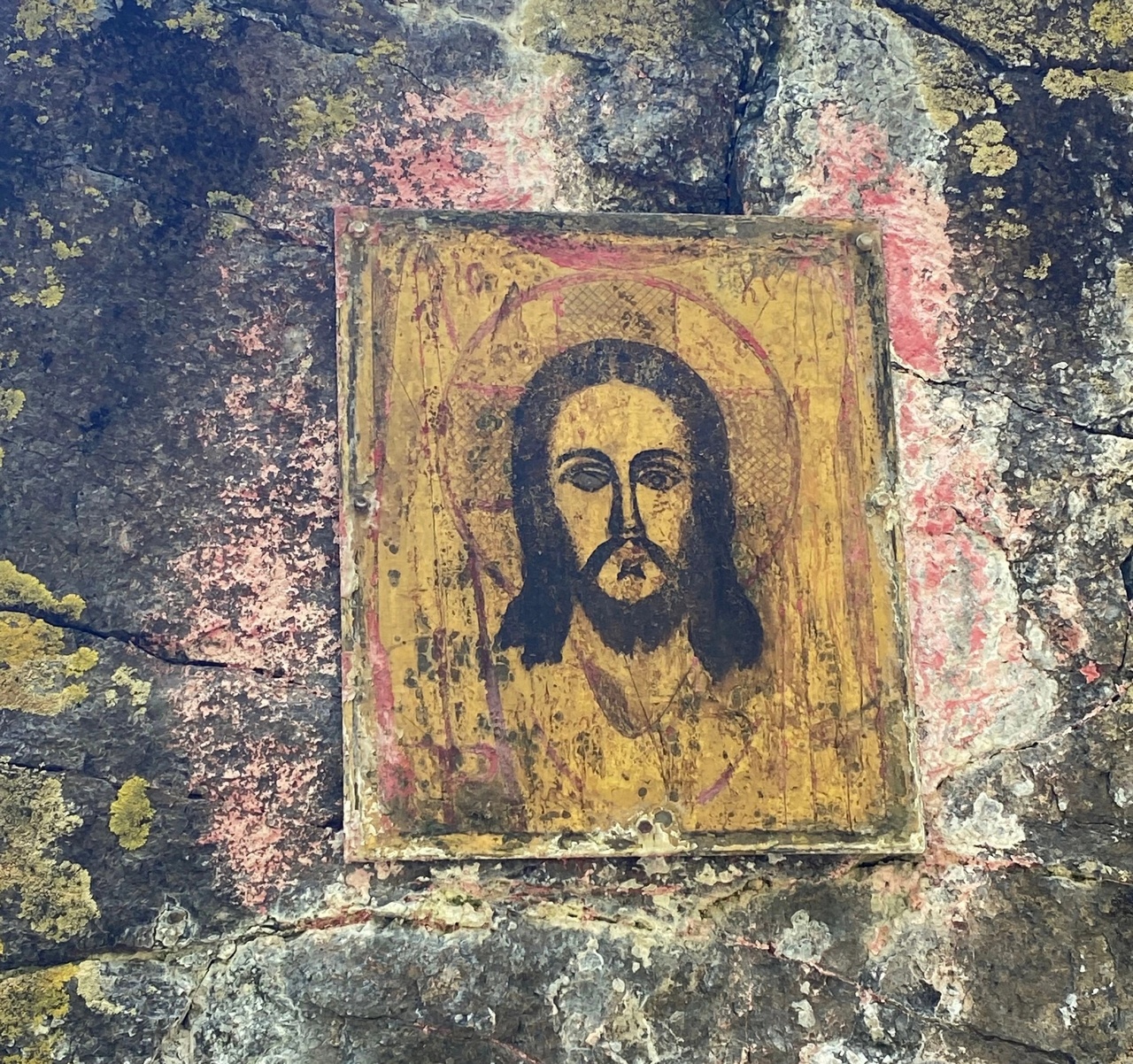 Икона Спаса Нерукотворного на скале у Серебряниковского пруда
