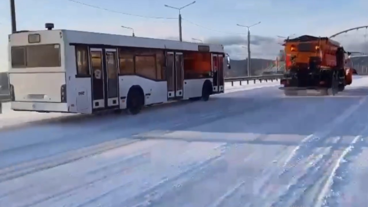 Снег на дорогах Красноярска