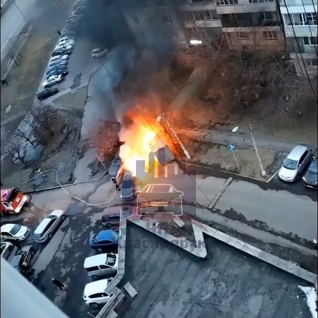Пожар на парковке на 9 Мая