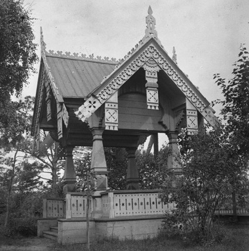 Так выглядела беседка, в которой побывал сам будущий царь