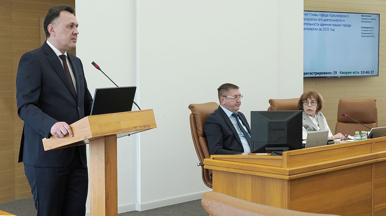 Мэр выступает с отчетом на горсовете