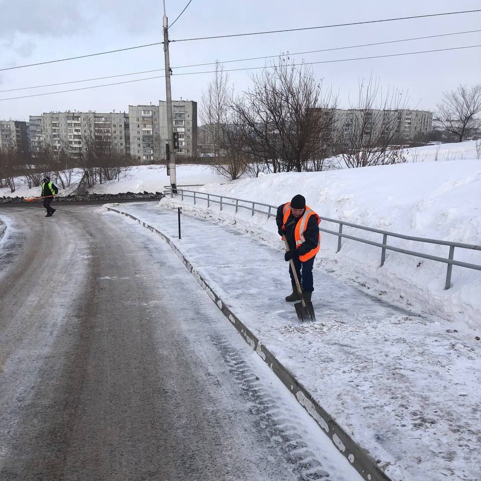 Городские службы взялись за тротуары, но дворы - это зона ответственности управляющих компаний и ТСЖ