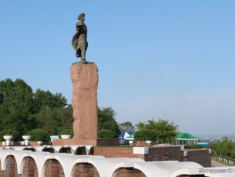 Памятник Андрею Дубенскому