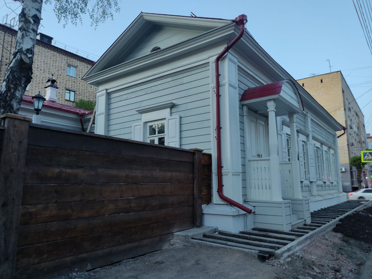 Убрали забор: в Красноярске отреставрировали дом-музей Красикова