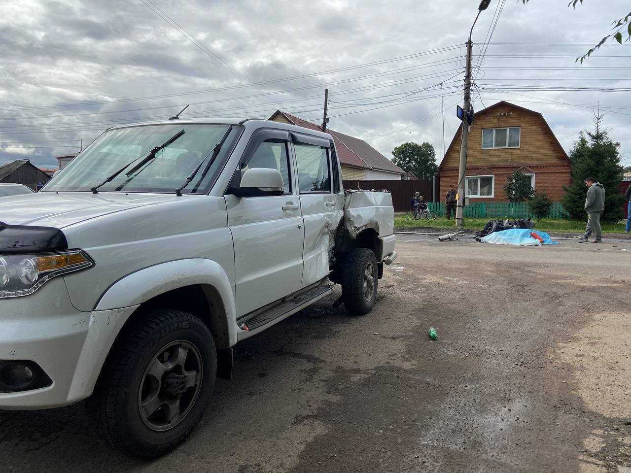 В ДТП на центральной улице поселка Емельяново под Красноярском погиб  мотоциклист