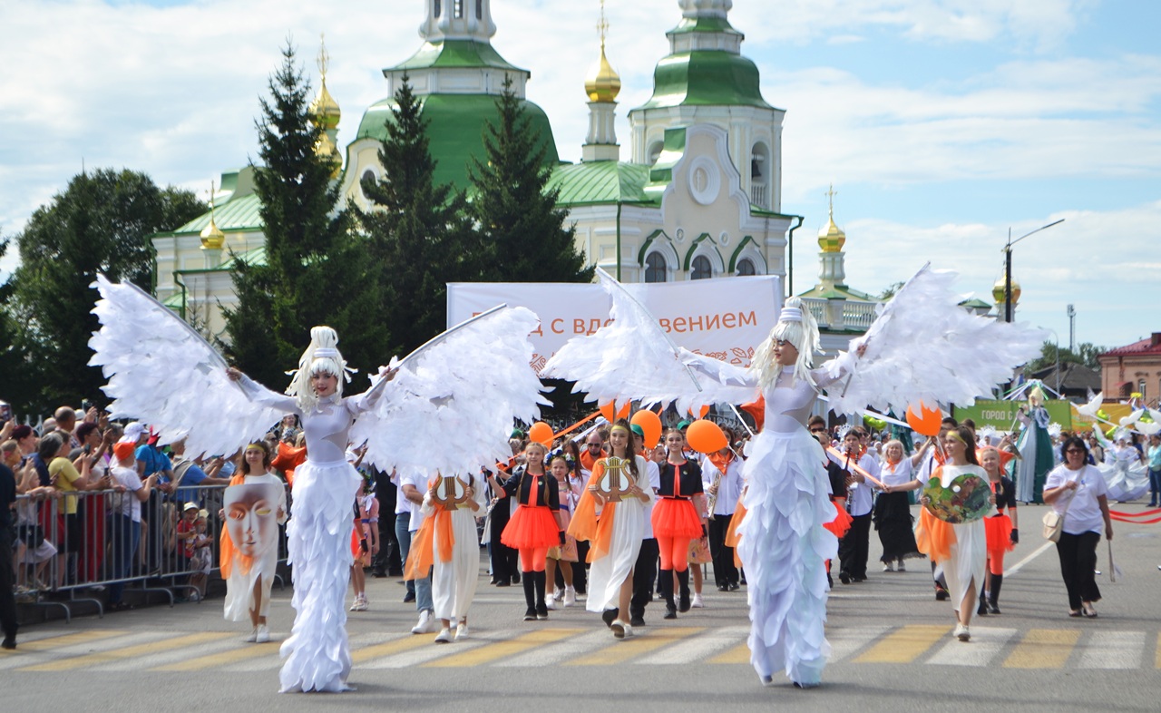 костюмированное шествие на День помидора
