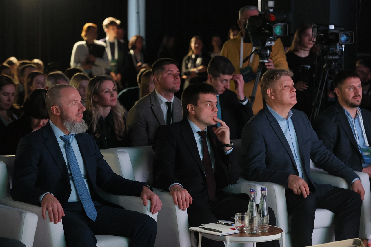 Губернатор на конференции по промдизайну