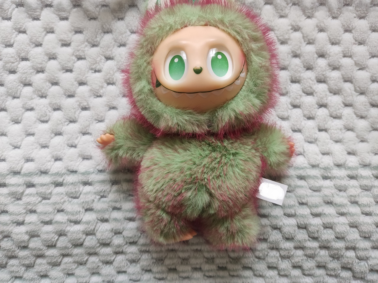 Лабубу, игрушка в доме