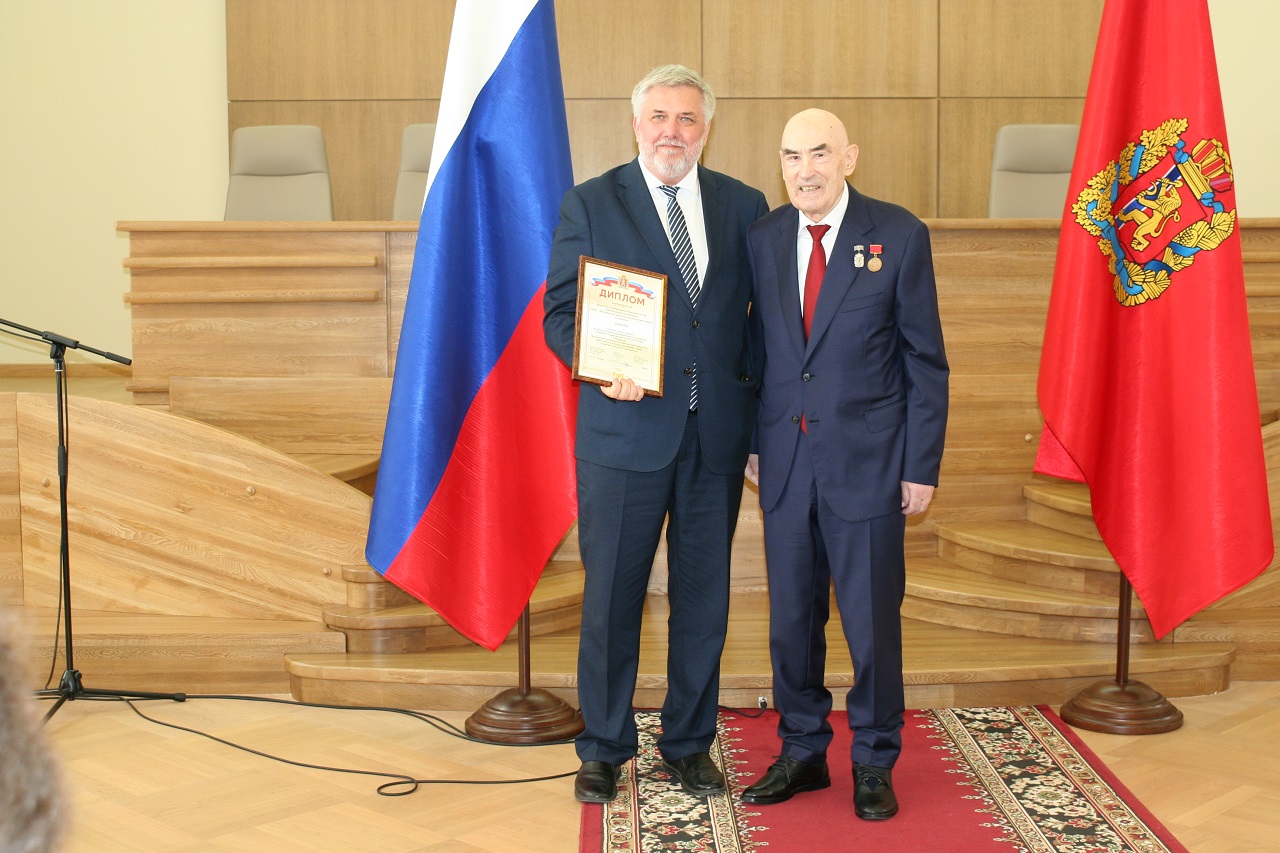 Награждение Ремонтно-механического завода. Фото Дарьи Анищенко