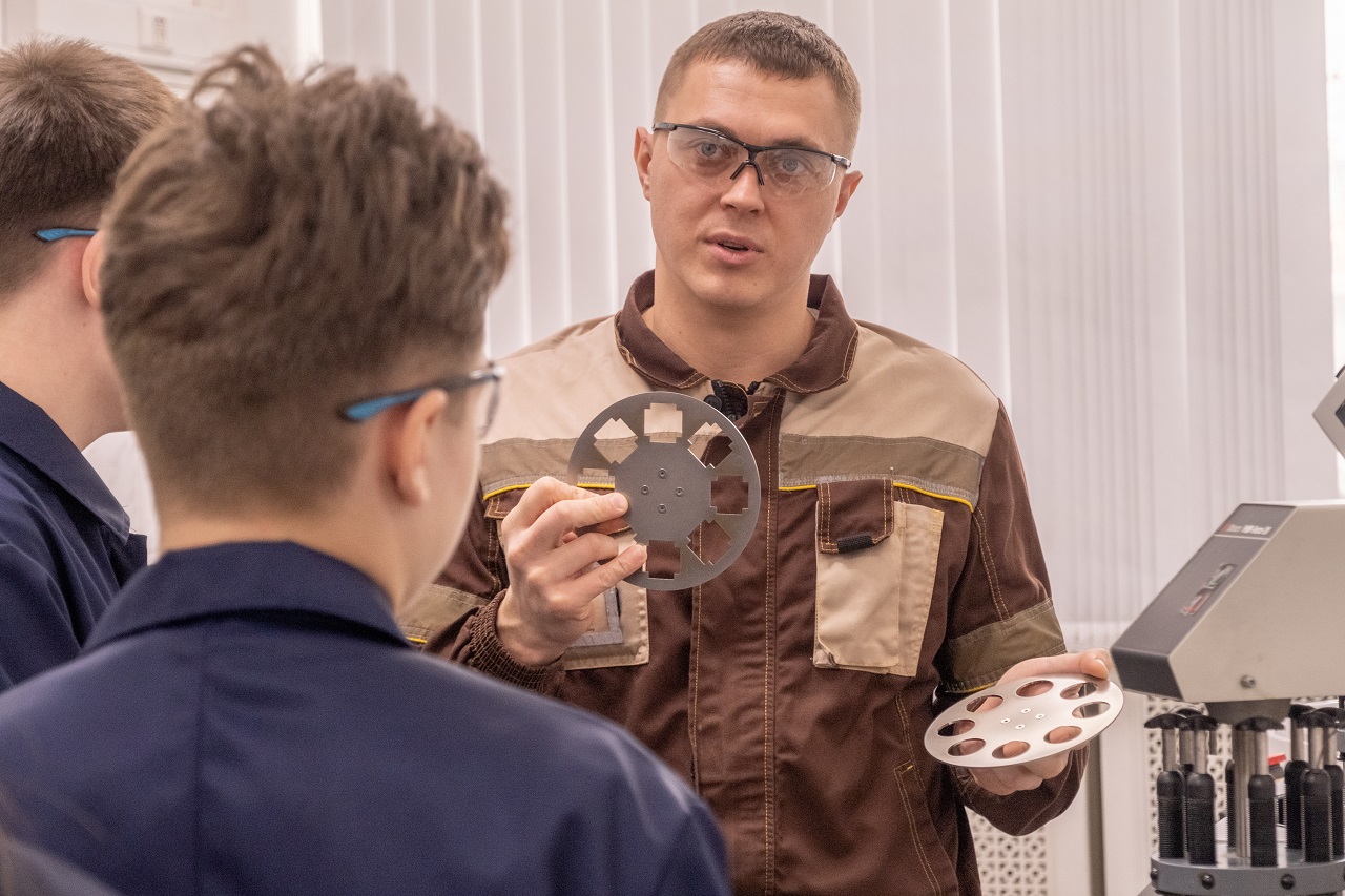 Школьники на экскурсии